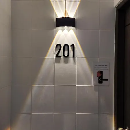 Lo-Ha Guest House, Contactless Check-In Bangkok Esterno foto