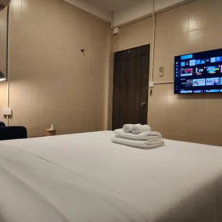Lo-Ha Guest House, Contactless Check-In Bangkok Esterno foto