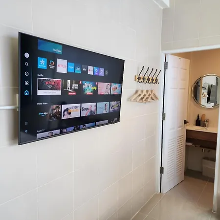 Lo-Ha Guest House, Contactless Check-In Bangkok Esterno foto
