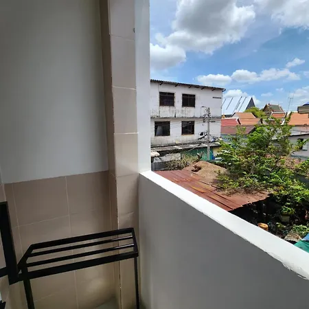 Lo-Ha Guest House, Contactless Check-In Bangkok Esterno foto